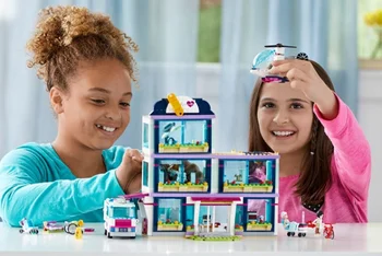 932PCS Majhnih gradnikov Združljiv Prijatelji Heartlake City Hospital Model Komplet Darilo Igrače za Dekleta, Fantje, Otroci DIY Določa Slike 2